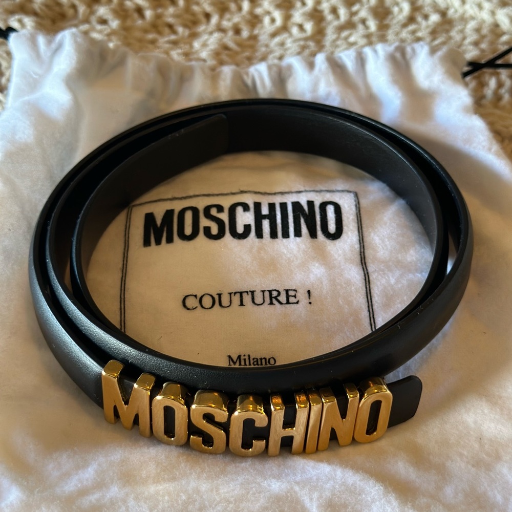 Like NEW! Moschino belt - Black - Size 38